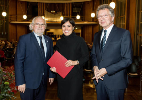 Die Preisträgerin Frau Dr. Claudia Bozzaro mit Prorektor Herrn Prof. Dr. Gunther Neuhaus und Herrn Prof. Dr. Karl-Reinhard Volz, Vorsitzender der Wissenschaftlichen Gesellschaft Freiburg